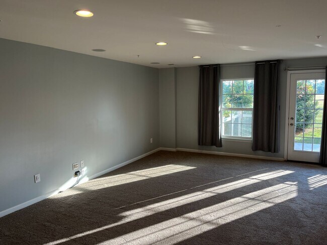 Building Photo - 927 Brechin Ln