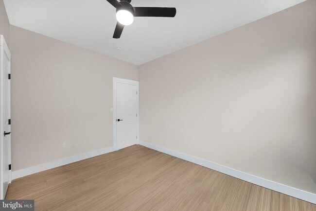 Building Photo - 75 Dreamland Park Dr