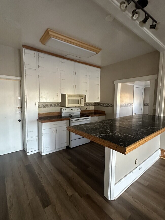 Building Photo - 2610 Snyder Ave