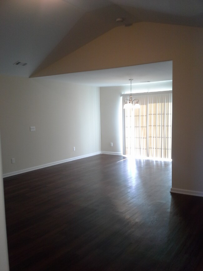 Building Photo - 19 Milsbury Ln