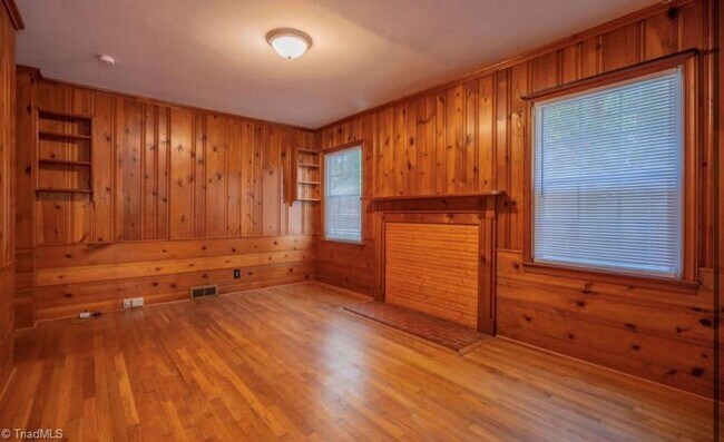 Building Photo - Beautiful 3/ 1 Home for Rent!