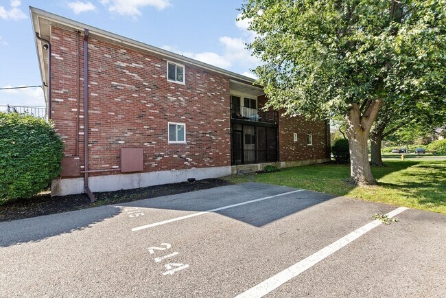 Building Photo - 79 Fountain Ln