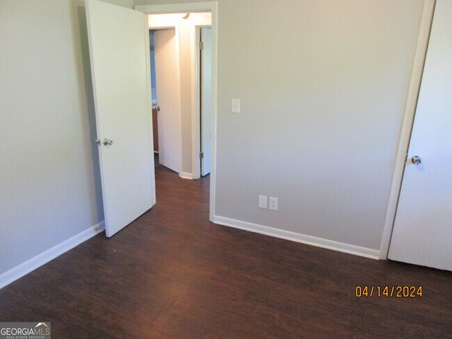 Building Photo - 2907 Palm Dr