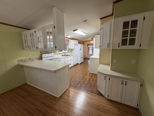 Building Photo - charming 3-bed, 2-bath home is located in the highly desired Strawberry Crest 55+ community