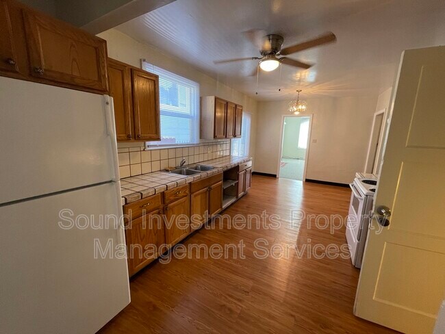 Building Photo - 2611 76th Ave