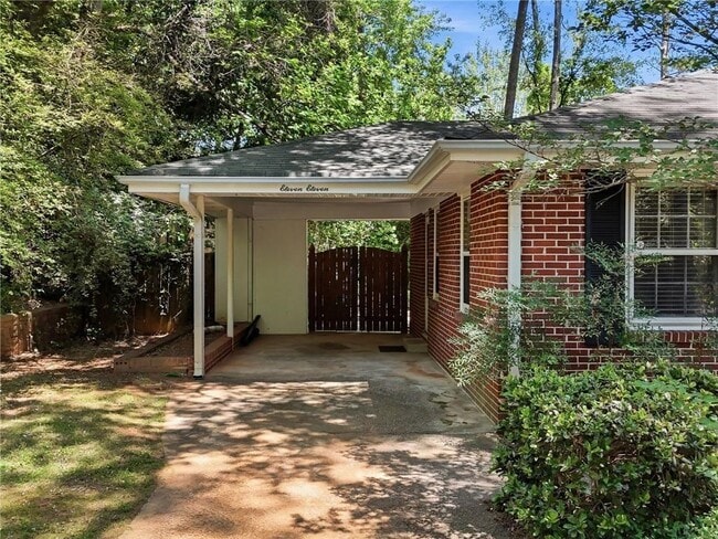 Building Photo - 1111 N Valley Dr
