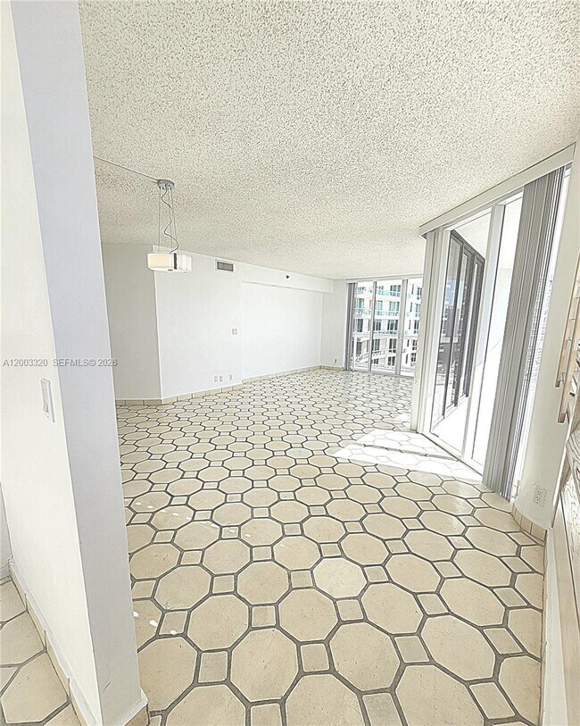 Building Photo - 20185 E Country Club Dr