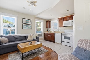 Building Photo - 539 6th St N