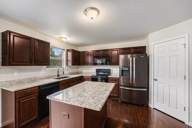 Building Photo - 33715 Birchlawn