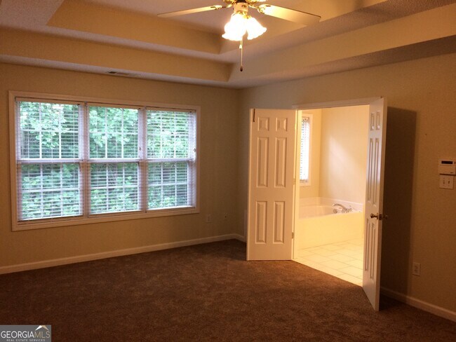 Building Photo - 135 Woodbriar