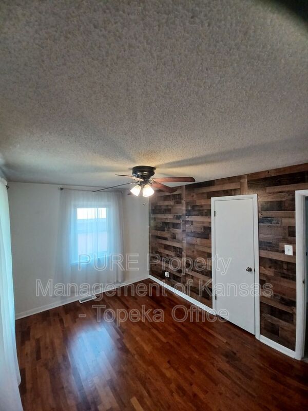 Building Photo - 4227 SW Drury Ln