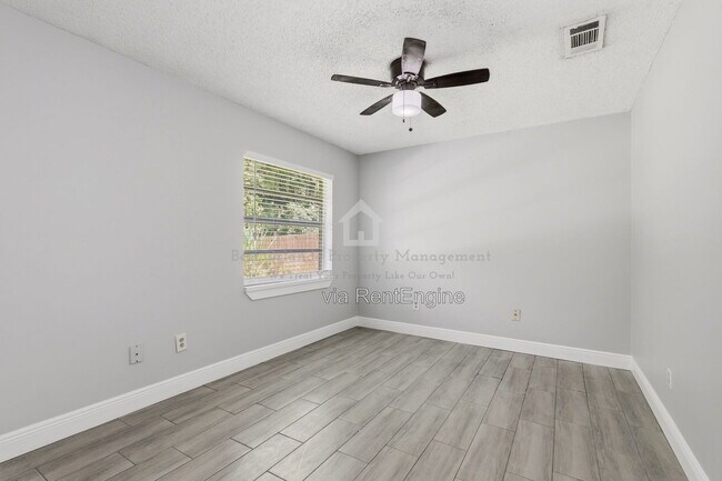 Building Photo - 1950 Bonneville Dr
