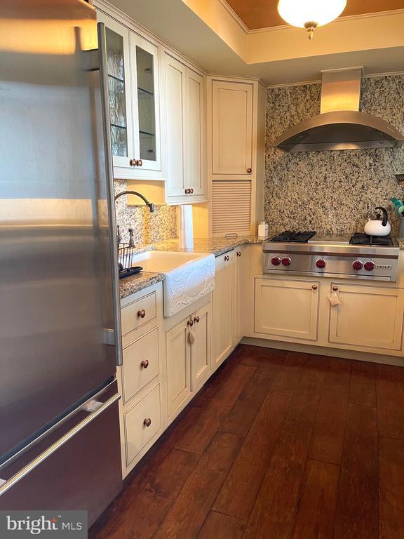 Building Photo - 28 Main St