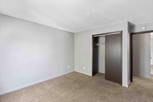 Building Photo - The Jefferson l Classic 2-Bedroom