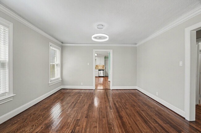 Building Photo - 2805 Rosewood St