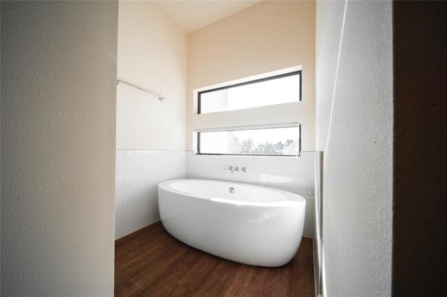 Building Photo - 2212 Francis St