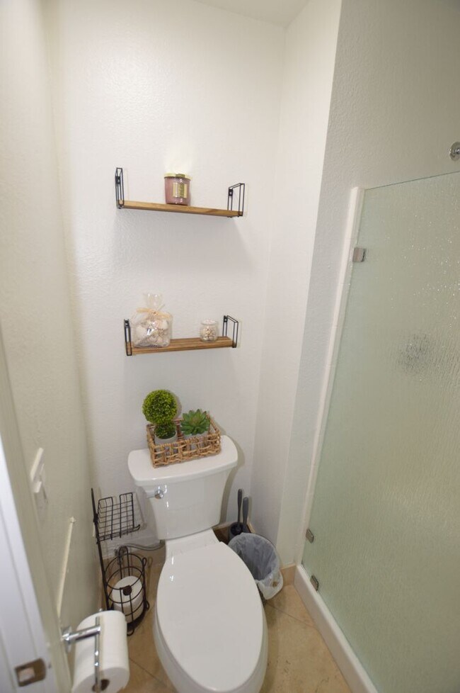 Building Photo - Newly Remodeled & Furnished Luxury Condo Rental near the Las Vegas Strip!