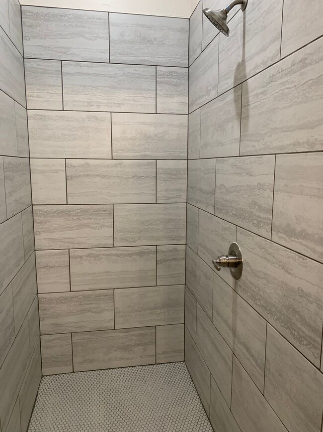 Building Photo - 3 bedroom, 2.5 bathroom, 2 car garage Gated Neighborhood