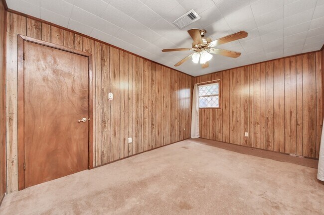 Building Photo - 535 Pampa St