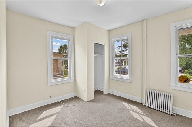 Building Photo - 122 S Davis St