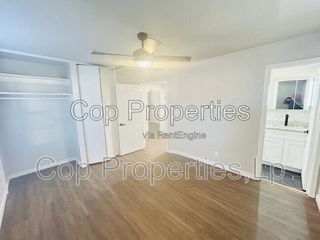 Building Photo - 2914 Greenacres St