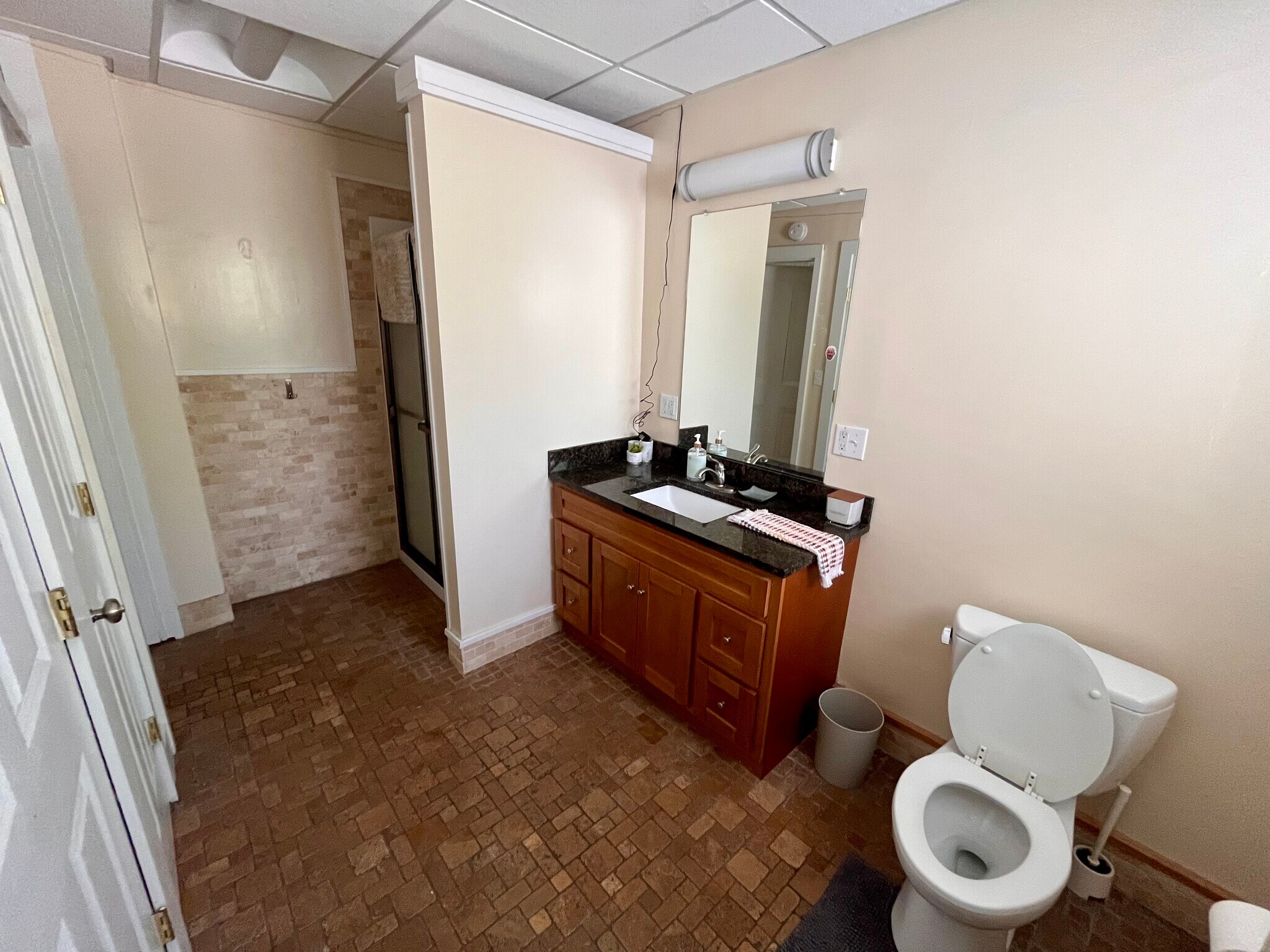 Building Photo - 52 Center St