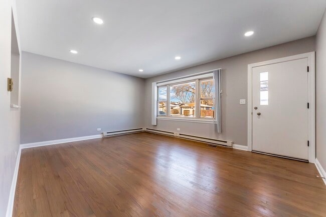 Building Photo - 390 Oak Ave