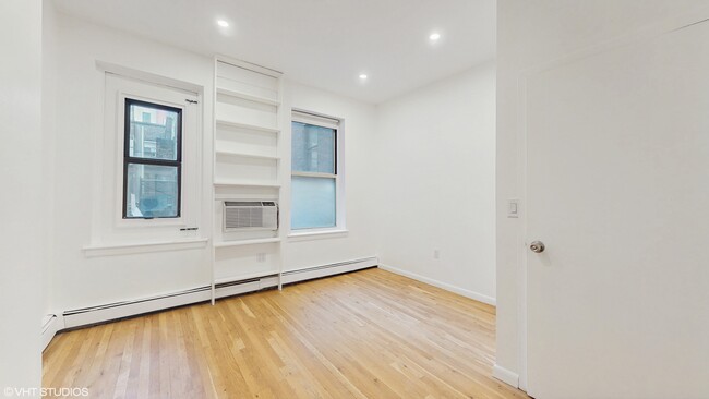 Building Photo - 34 E 20th St