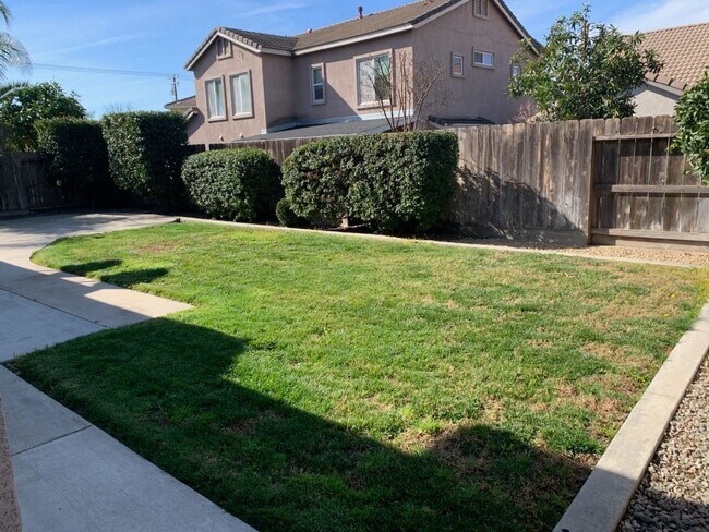 Building Photo - 4 bedroom 2 bathroom home Near Christofferson Pkwy Close to Walnut Elementary, Turlock Jr High Sc...