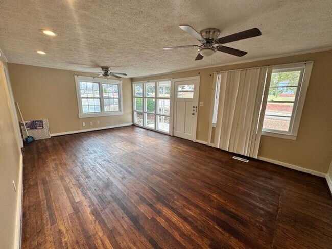 Building Photo - 138 Youngs Mill Rd