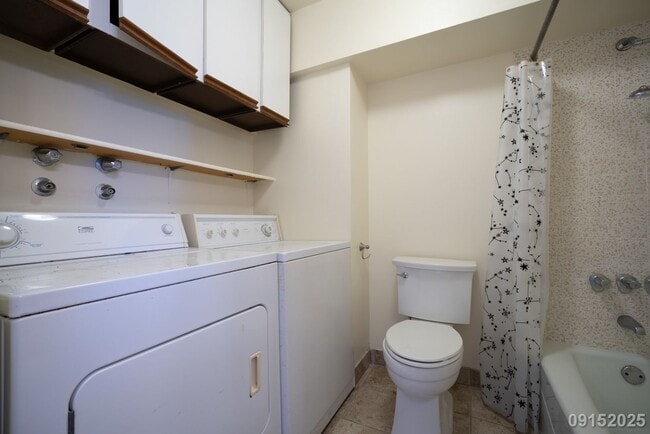 Building Photo - Remodeled 2BR/2BA/2 Covered Parking stalls...