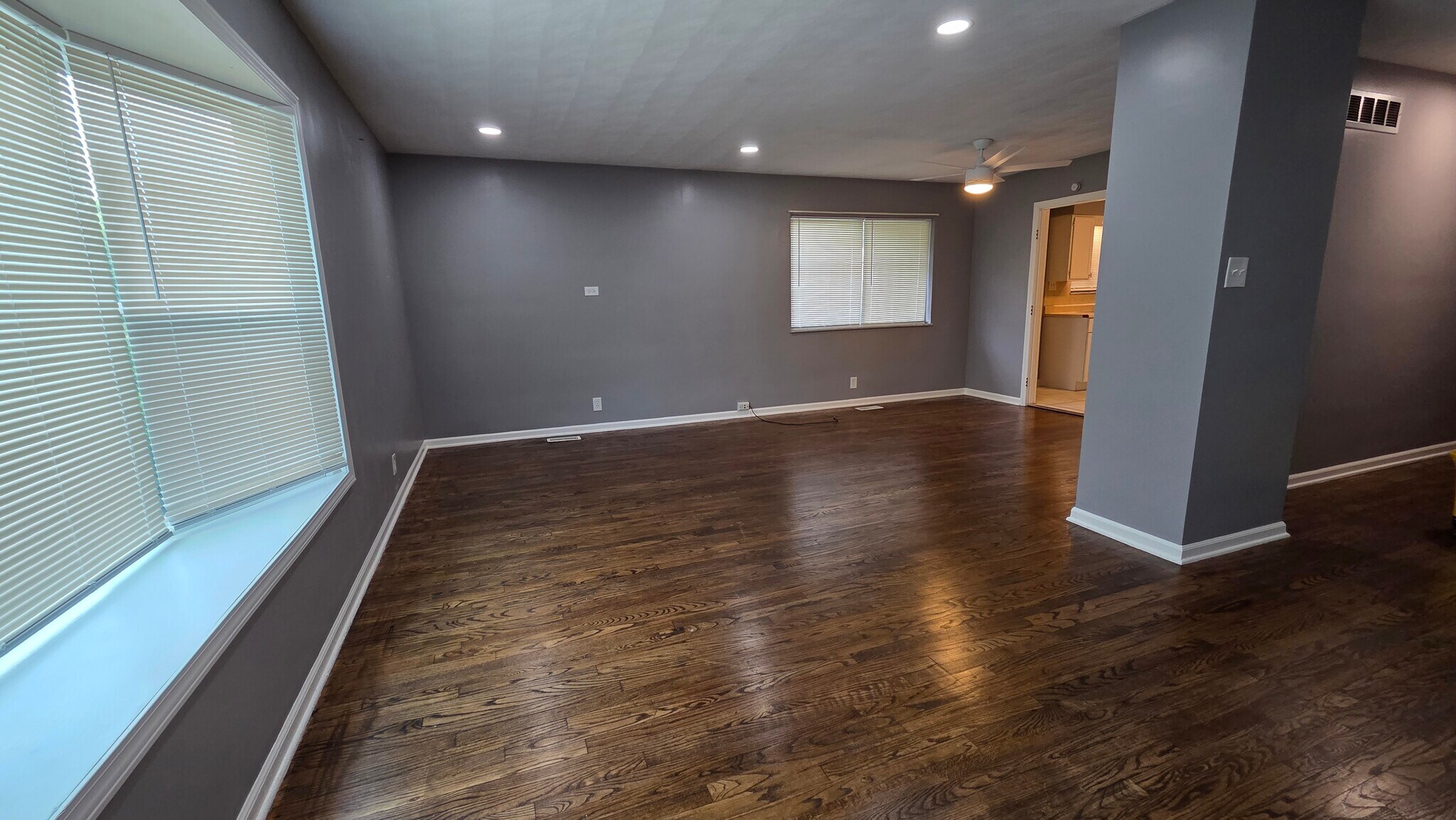 Building Photo - 1380 Catalpa Dr