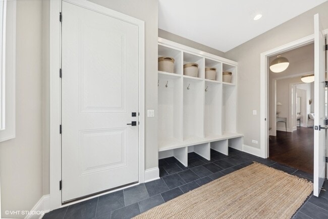 Building Photo - 5913 Flagg Creek Ln