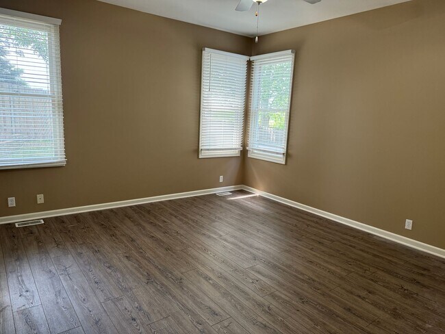 Building Photo - Elkhorn Home For Rent In Quiet Neighborhood