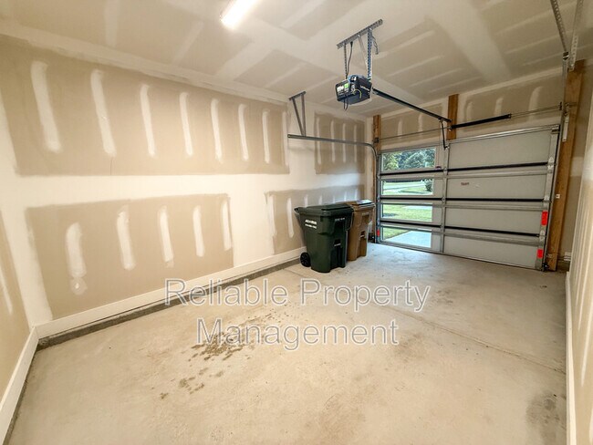 Building Photo - 10 S Laird Dr