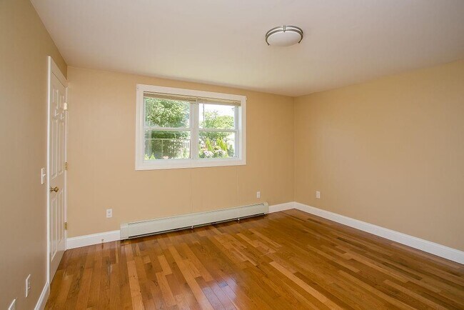 Building Photo - 132 Evarts St
