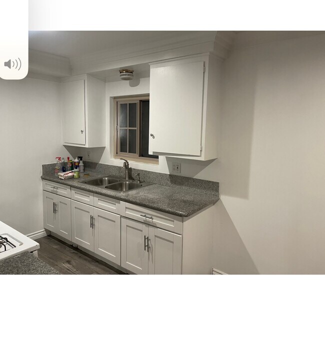Kitchen - 11963 Truro Ave
