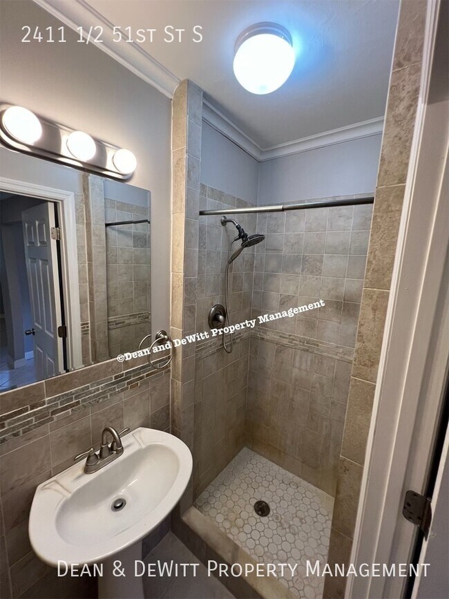 Building Photo - 2411 1/2 51st St S-