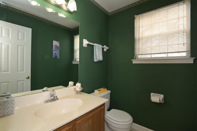 Building Photo - 1268 Carriage Park Dr