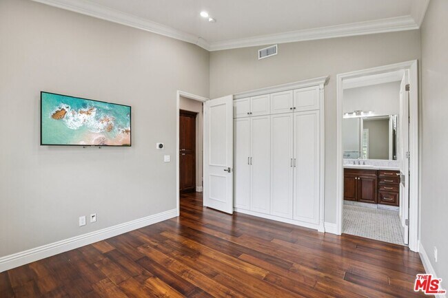 Building Photo - 27048 Triumph Ave