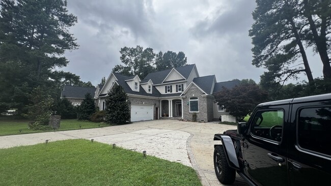 Building Photo - 267 Carolina Way