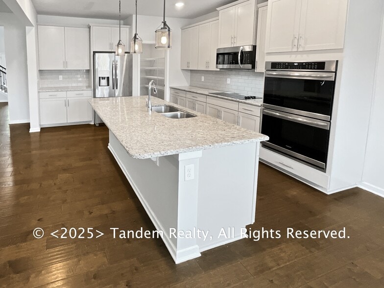 Building Photo - 8020 Forest Hills Dr