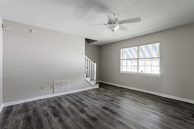 Building Photo - 7 Jadewood Ct