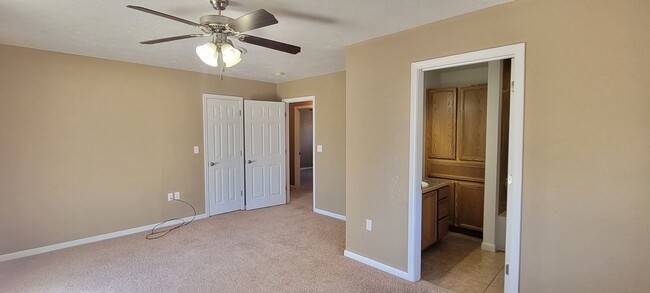 Building Photo - LARGE HOME WITH MANY UPDATES