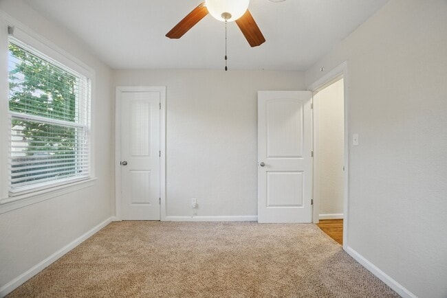 Building Photo - 144 W Randall Ave