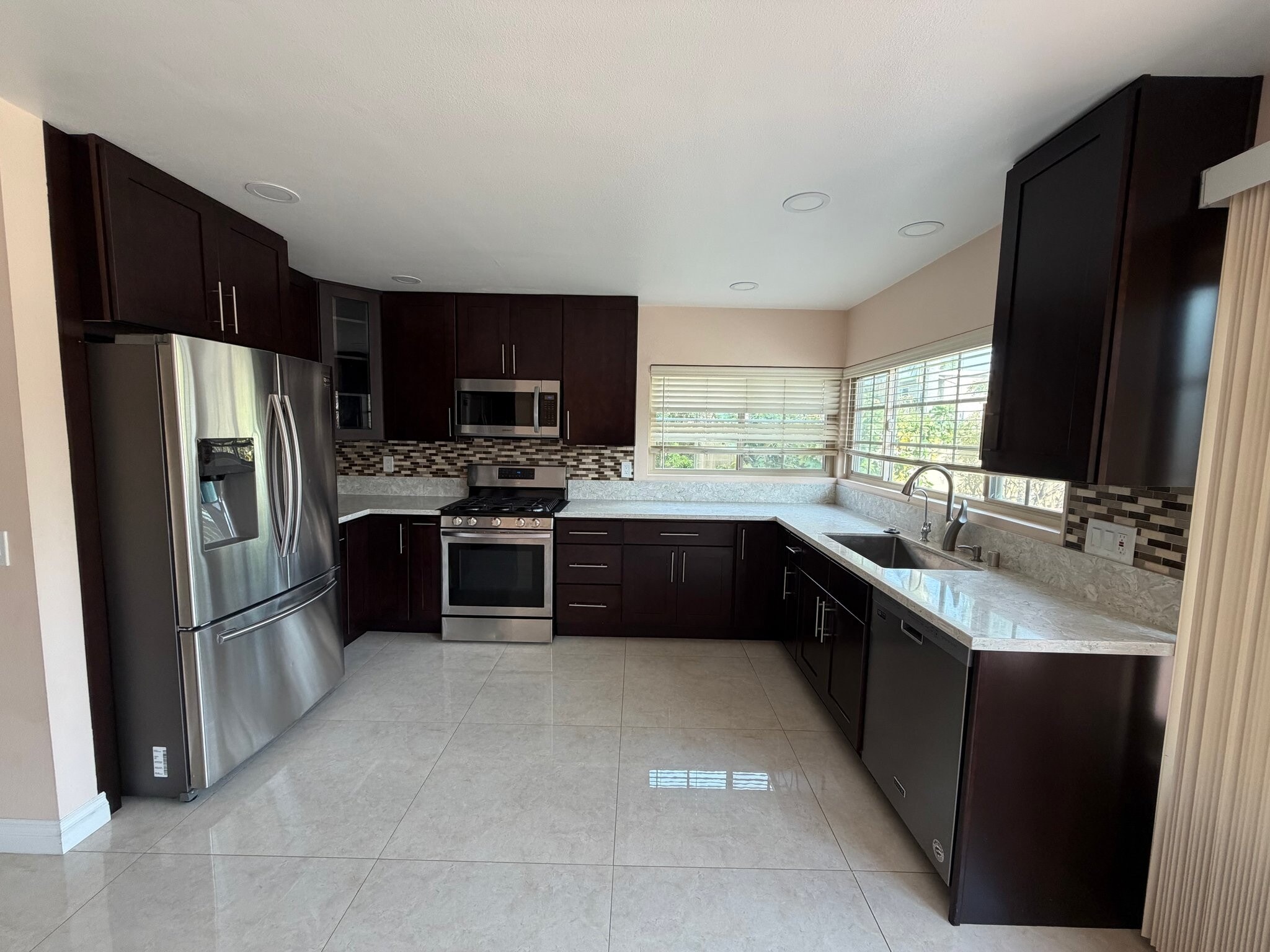 Building Photo - 8552 Doremere Dr