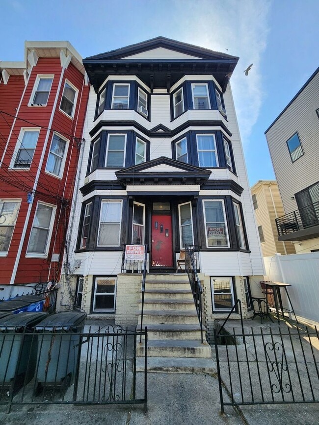 Building Photo - 2 Bedroom Condo Apartment in Jersey City NJ