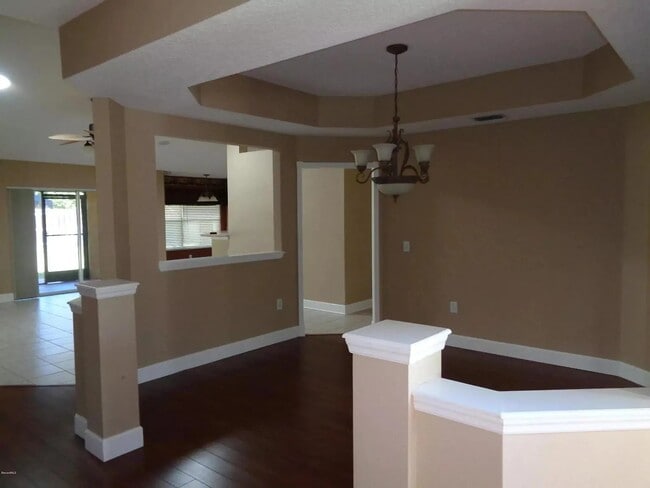 Building Photo - 1358 Sanibel Ln