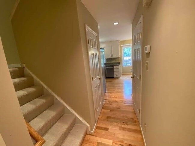 Building Photo - Luxurious 3 Bed, 2.5 Bath Transitional wit...