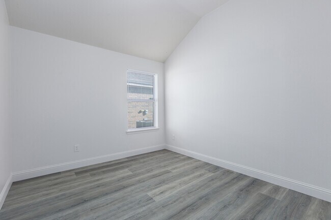 Building Photo - 21565 Duke Alexander Dr